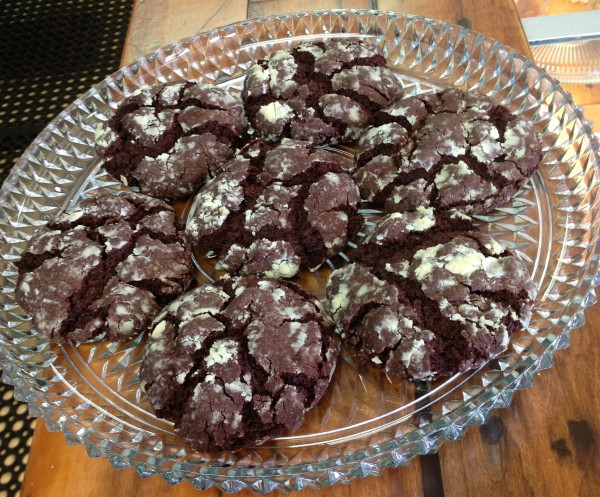 gluten free vegan chocolate crinkle cookies